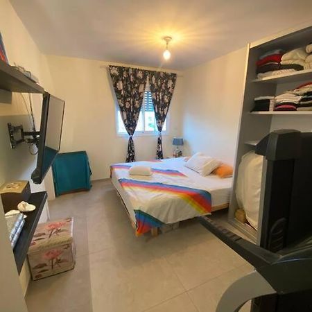 Sarin Room Yehud-Monosson Luaran gambar