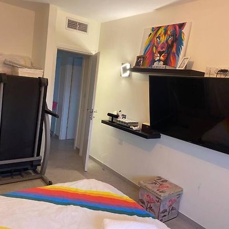 Sarin Room Yehud-Monosson Luaran gambar