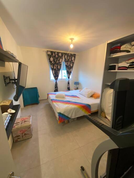 Sarin Room Yehud-Monosson Luaran gambar