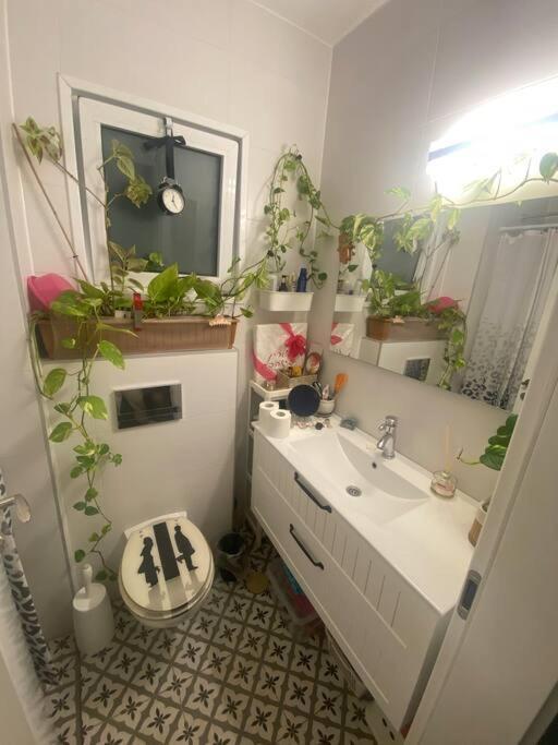 Sarin Room Yehud-Monosson Luaran gambar